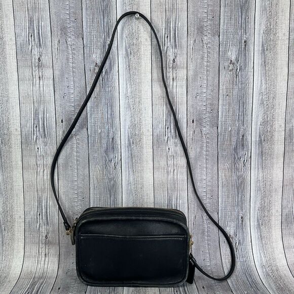 Vintage COACH Crossbody Womens Black Smooth Leather Zip Crossbody Bag Purse